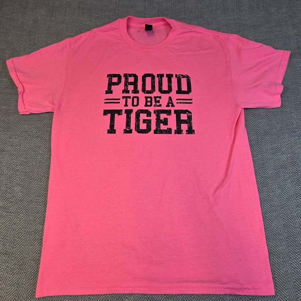 Gildan Heavy Cotton Pink Proud To Be A Tiger Graphic T-Shirt Mens Medium M